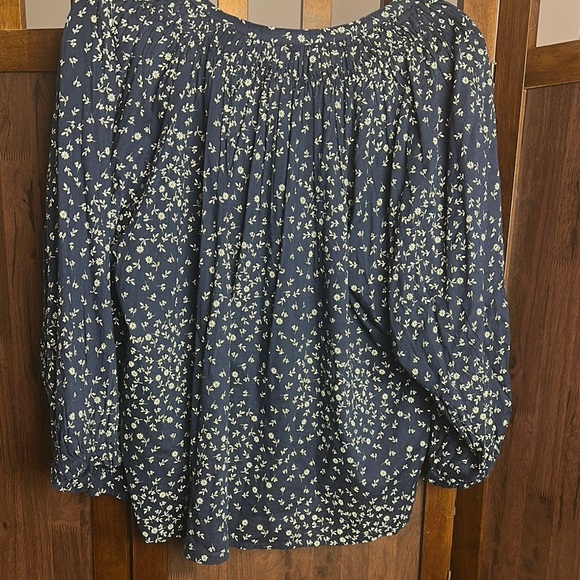 GAP Blue Floral Top, NWT, size XL - Picture 3 of 3